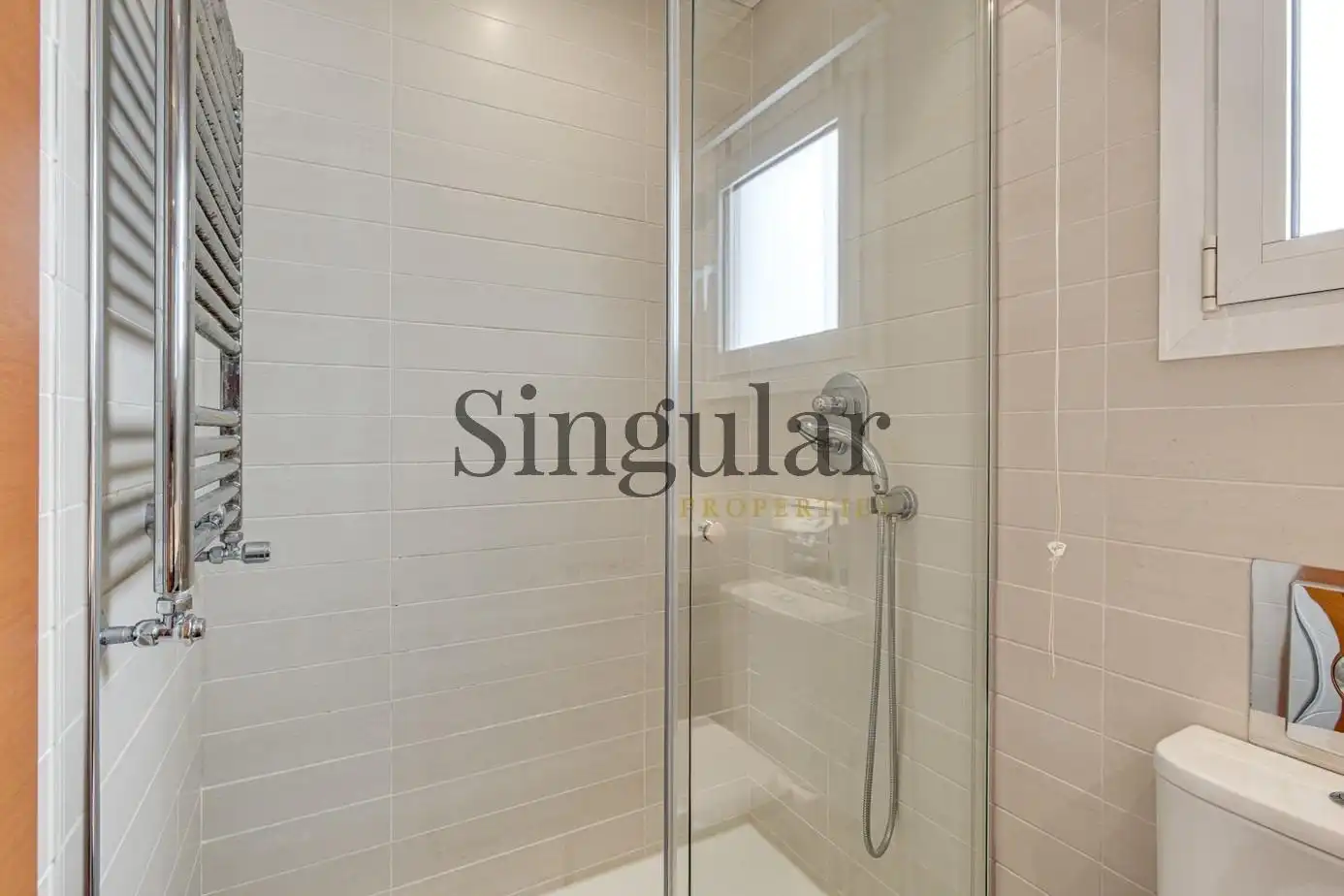 Baño de Ático en venta en Barcelona con Calefacción, Parquet y Terraza