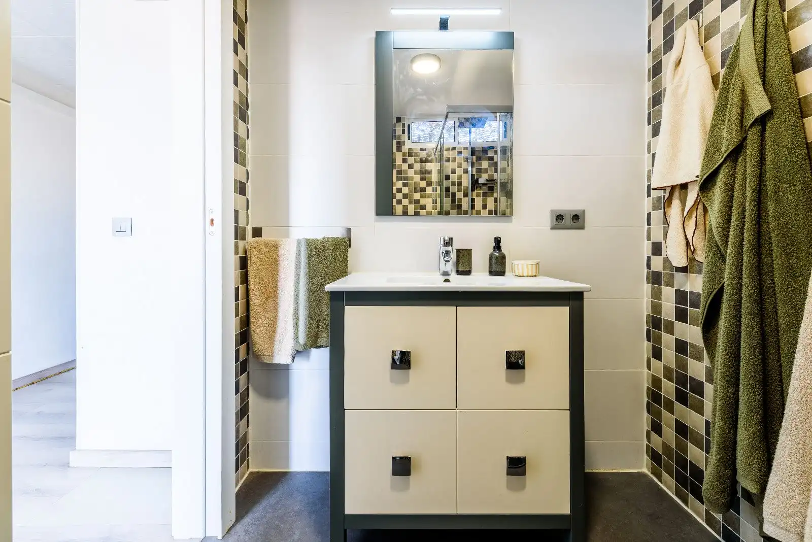 Baño de Ático en venta en Tarragona con Aire acondicionado, Terraza y Amueblado