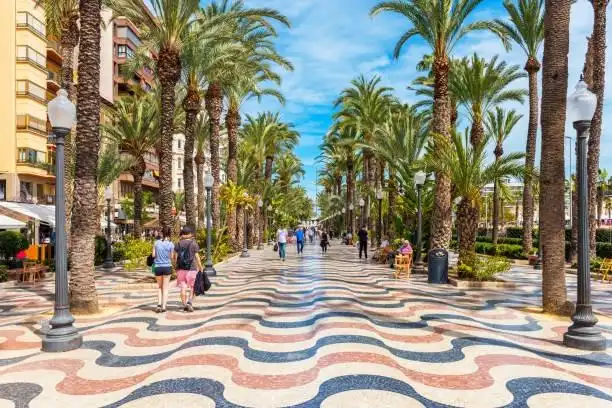 Vista exterior de Àtic en venda en Alicante / Alacant amb Terrassa, Balcó i Piscina comunitària