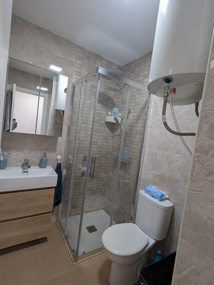 Badezimmer von Wohnungen zur Miete in Fuengirola mit Klimaanlage, Heizung und Terrasse