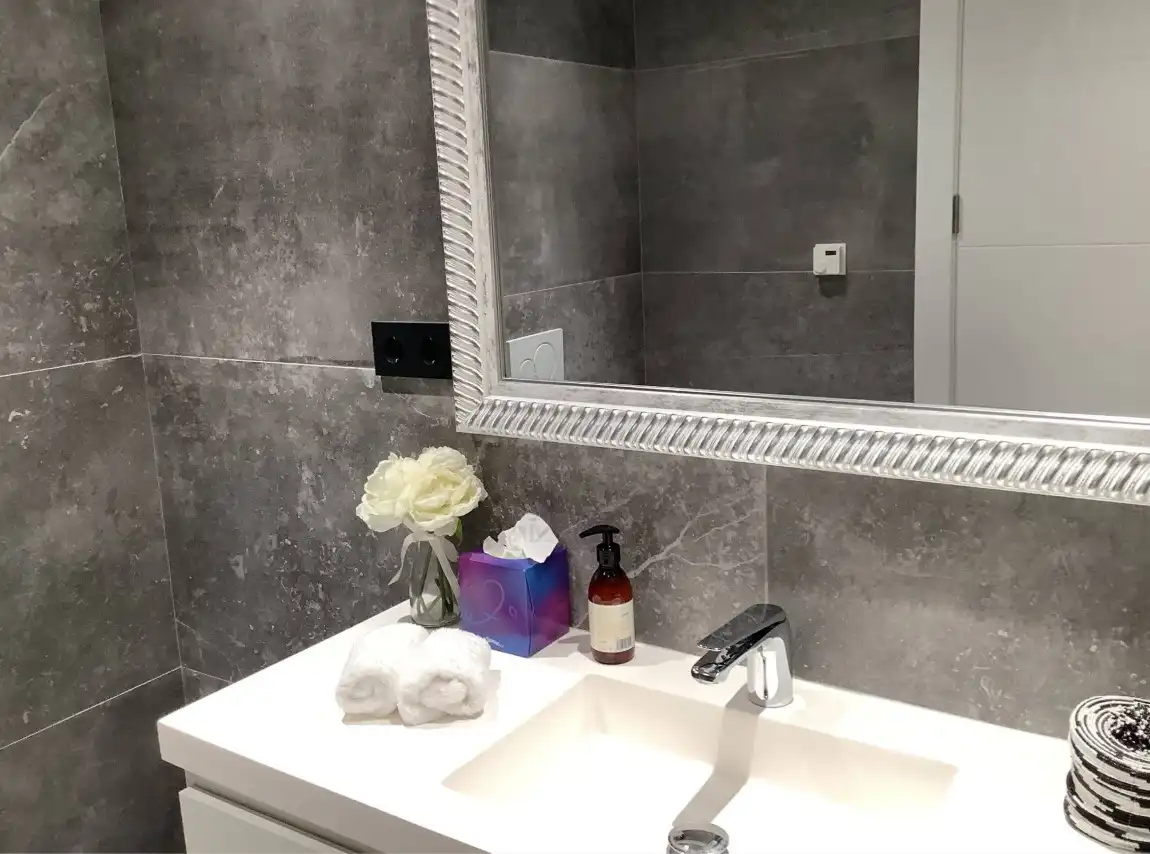 Badezimmer von Wohnungen zur Miete in Santa Eulària des Riu mit Klimaanlage, Heizung und Terrasse