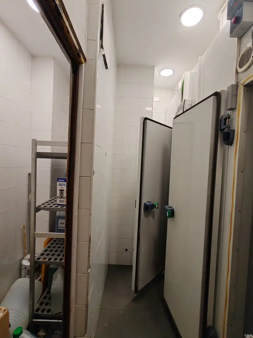 Baño de Local en traspaso en Madrid con Aire acondicionado, Calefacción y Terraza