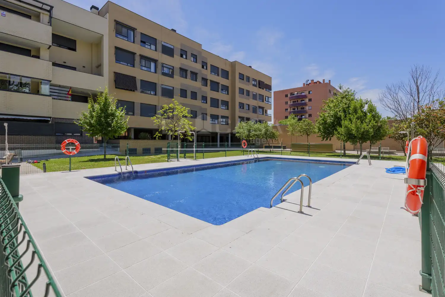 Piscina de Piso en venta en Fuenlabrada con Calefacción, Terraza y Trastero