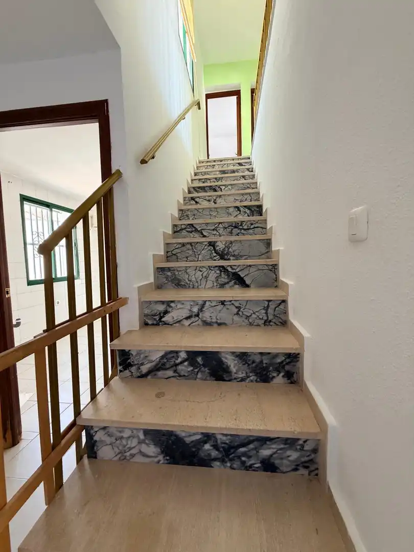 Houses for sale in Valdelacalzada