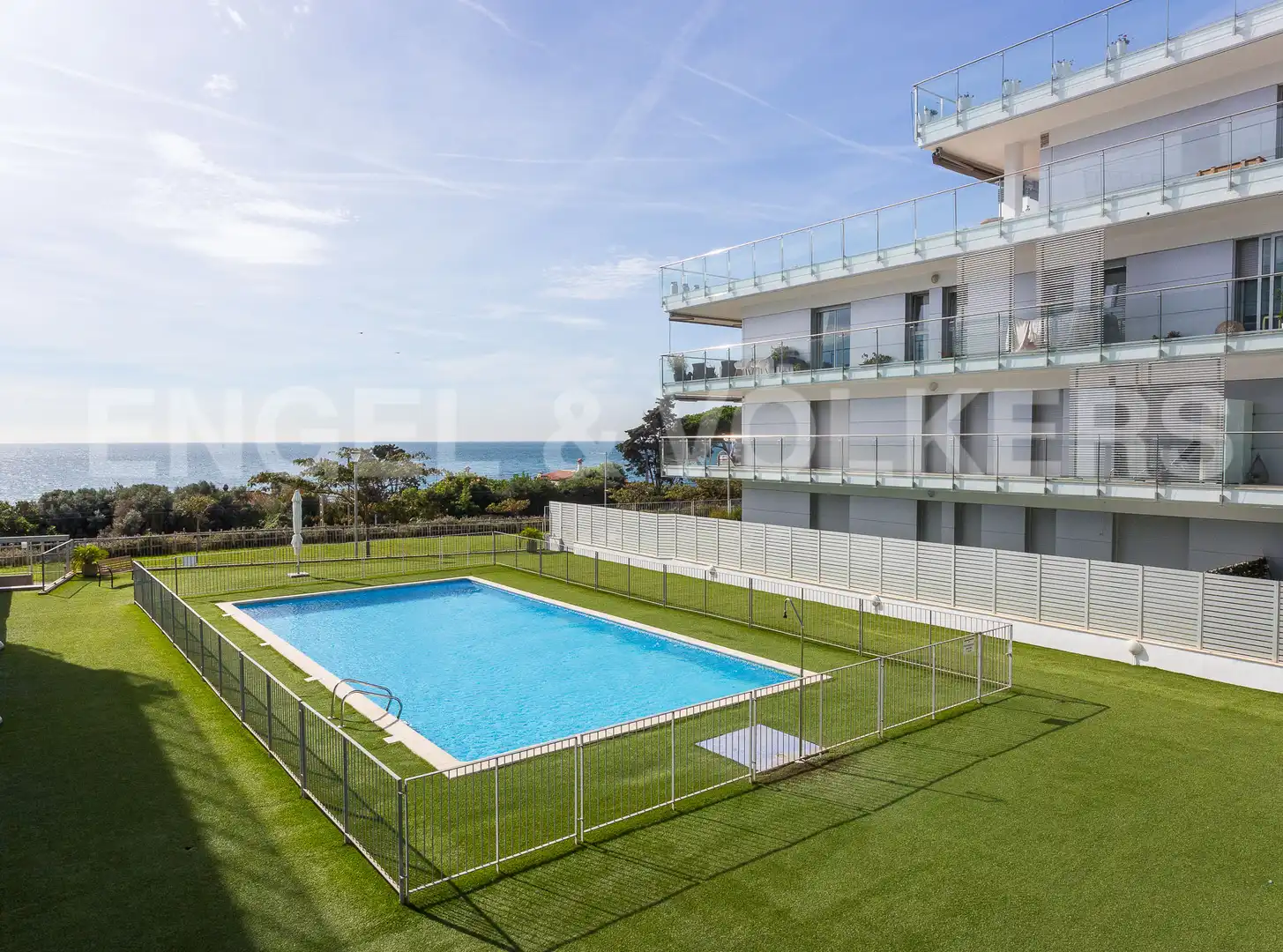 Schwimmbecken von Dachboden zum Verkauf in Sant Andreu de Llavaneres mit Klimaanlage, Heizung und Parkett