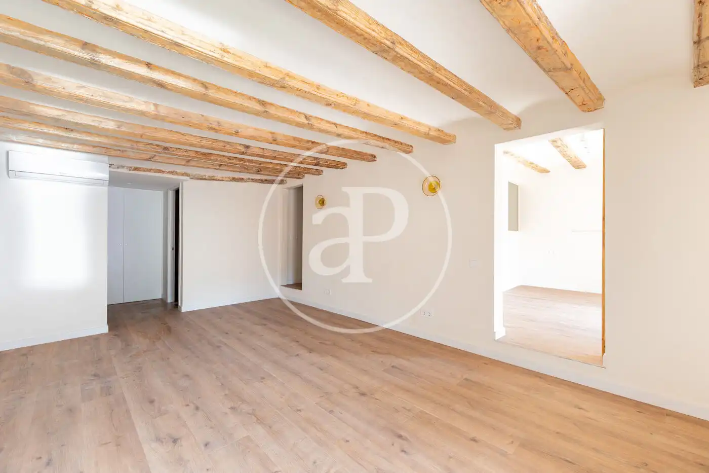 Piso en venta en Barcelona con Calefacción y Balcón