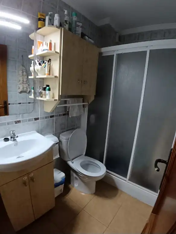 Baño de Apartamento en venta en Nerja con Aire acondicionado, Calefacción y Amueblado