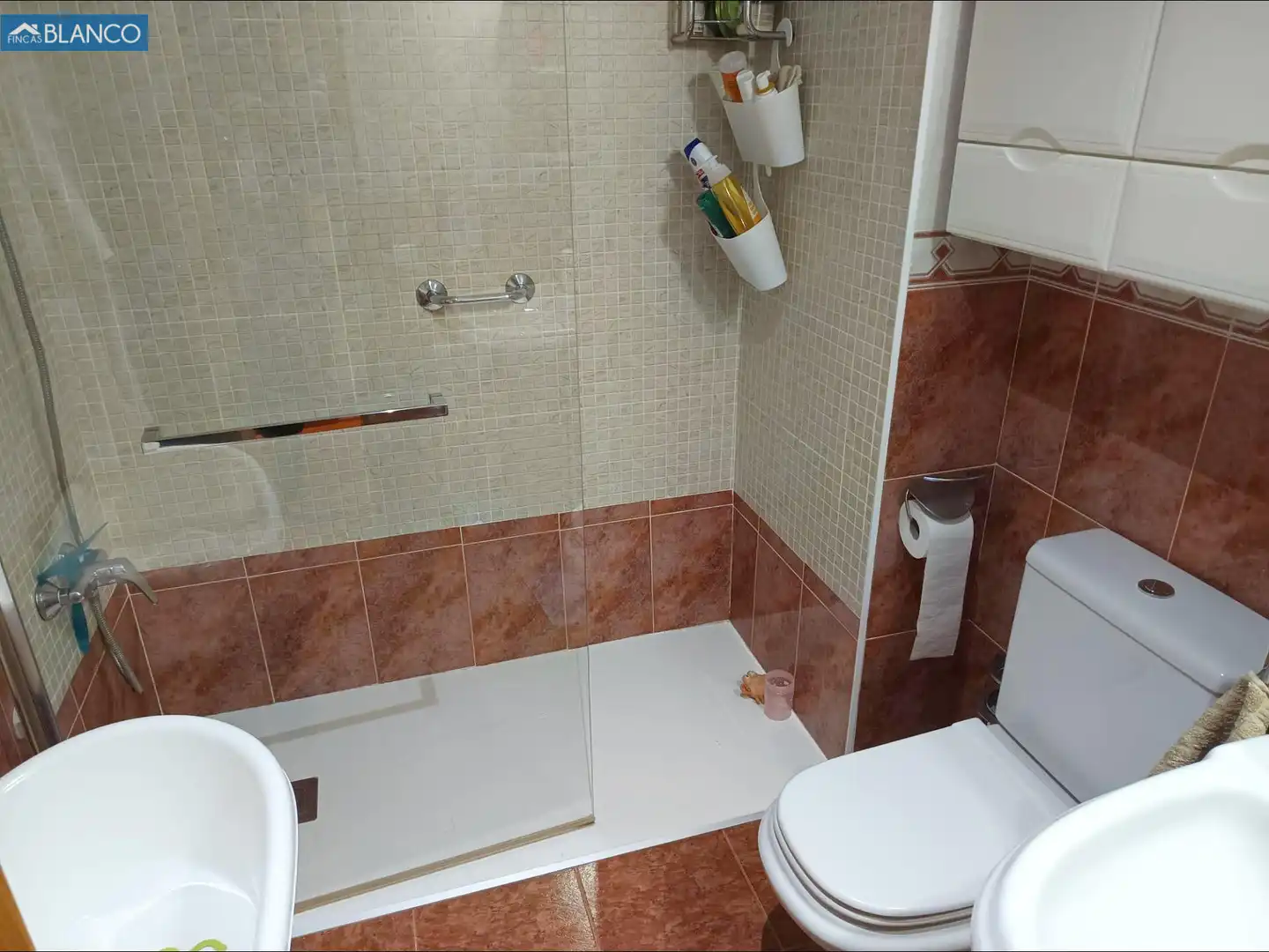 Bathroom of Houses for sale in L'Hospitalet de Llobregat  with Air Conditioner, Heating and Terrace
