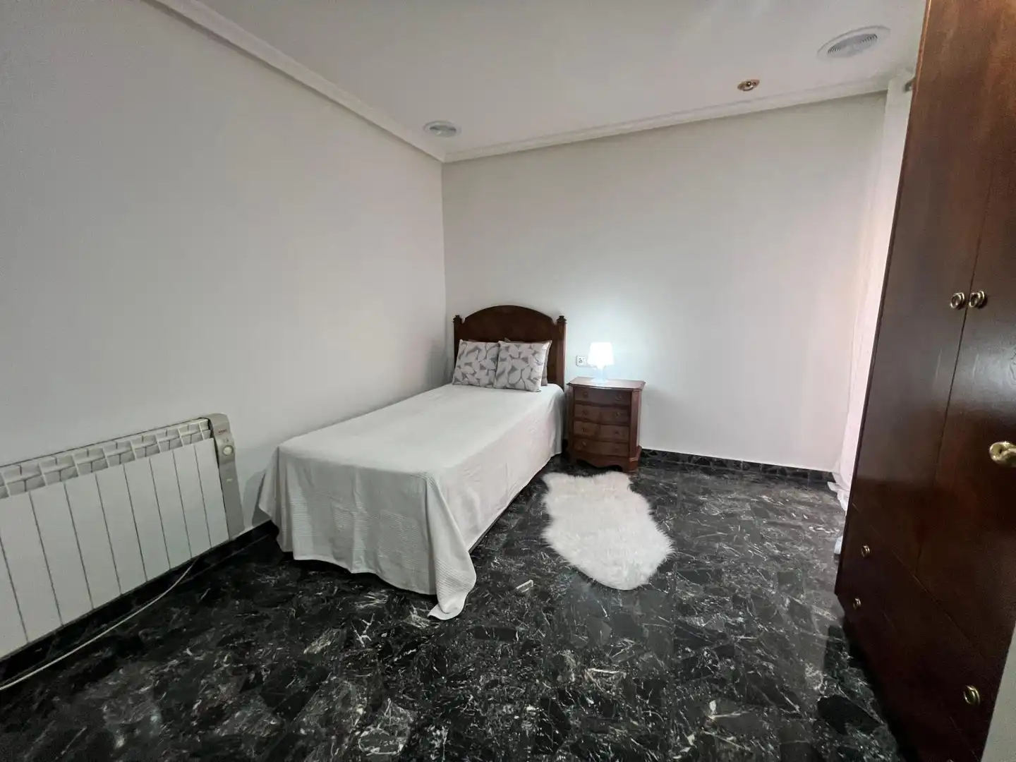 Habitación de Piso de alquiler en Elche / Elx con Aire acondicionado y Amueblado