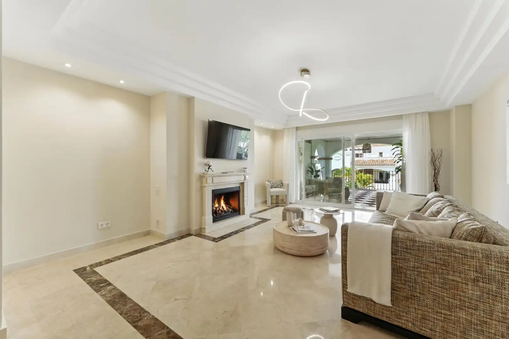 Sala d'estar de Apartament de lloguer en Marbella amb Aire condicionat, Terrassa i Traster