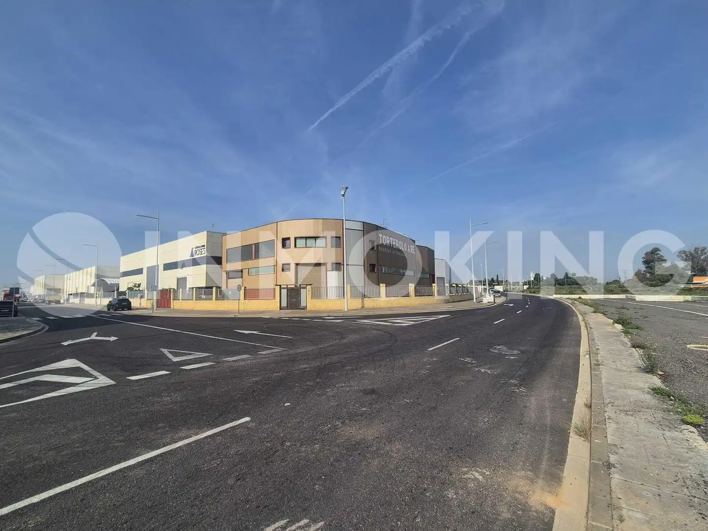 Vista exterior de Nave industrial en venta en Algemesí