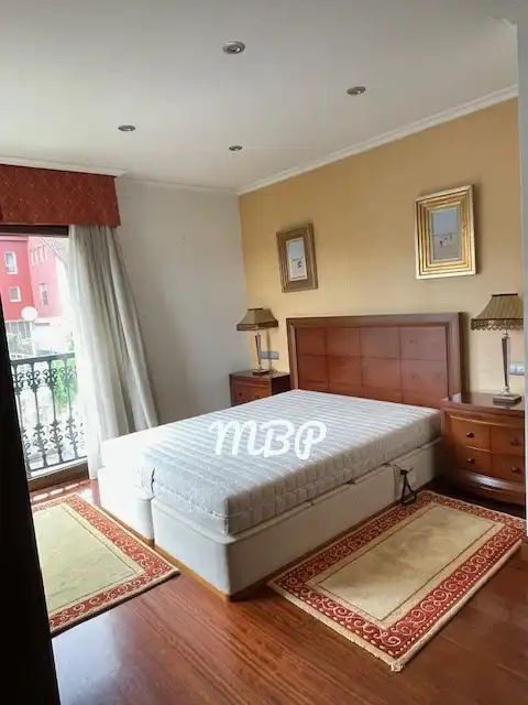 Dormitori de Casa o xalet en venda en Pontevedra Capital  amb Moblat