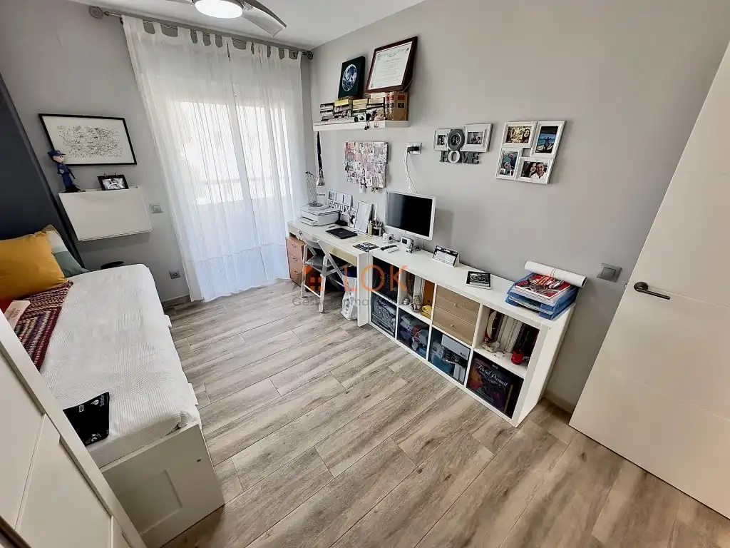 Dormitori de Pis en venda en Málaga amb Aire condicionat, Jardí privat i Terrassa