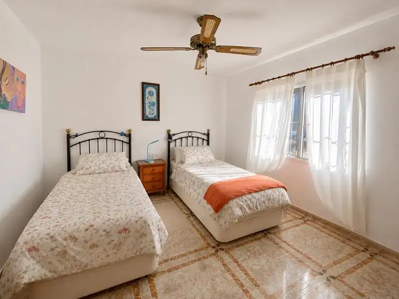 Habitación de Finca rústica en venta en Málaga con Aire acondicionado, Calefacción y Jardín privado