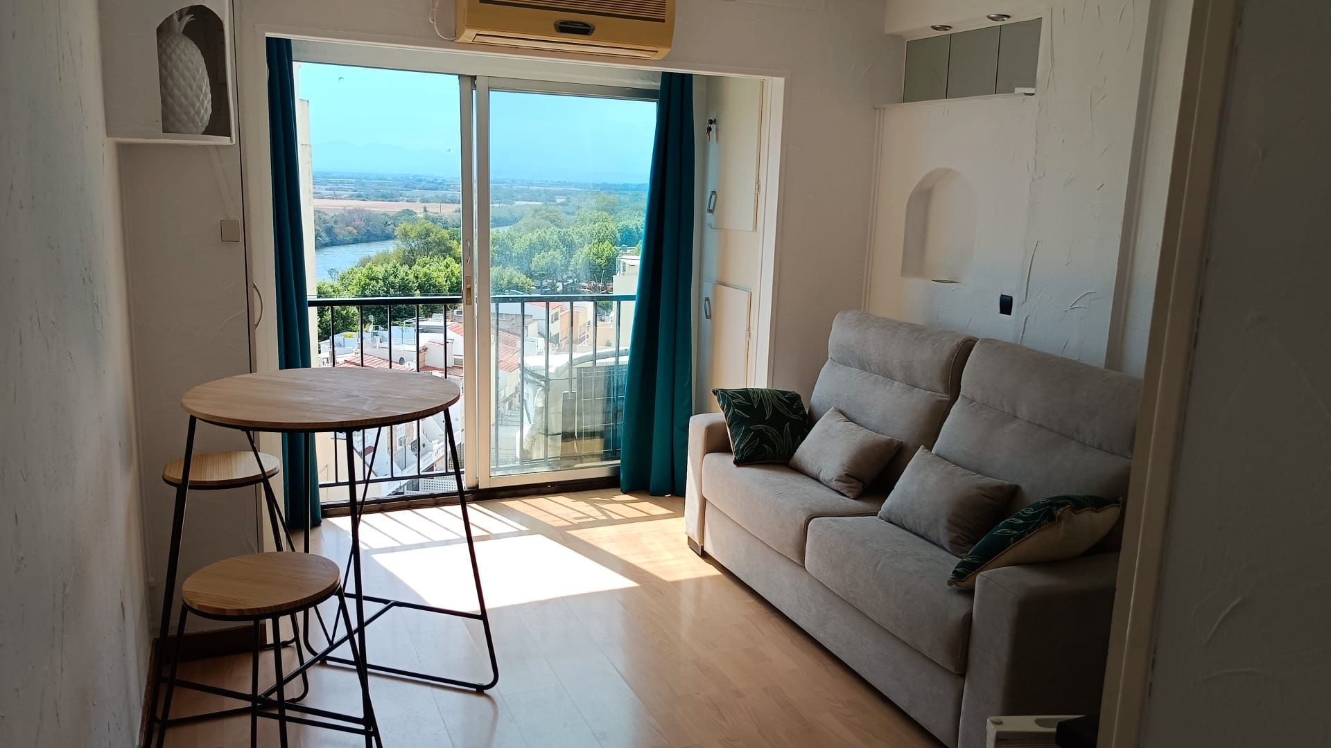 Sala d'estar de Estudi en venda en Empuriabrava amb Aire condicionat, Calefacció i Moblat