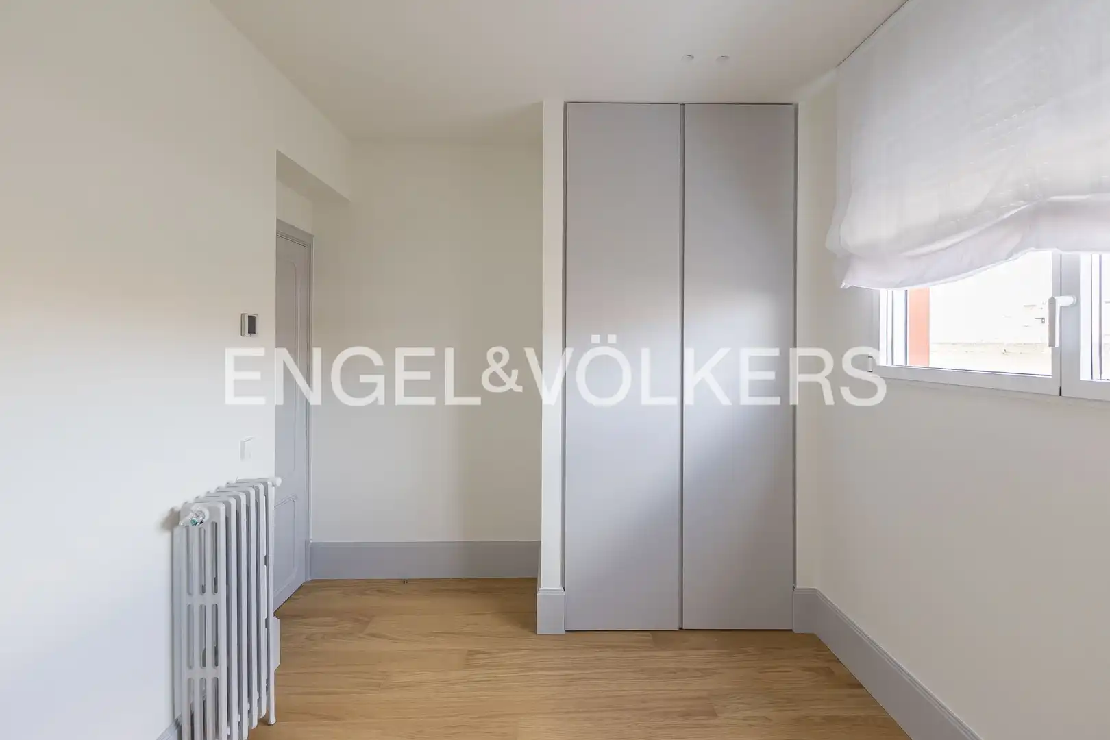 Schlafzimmer von Dachboden zur Miete in Madrid mit Klimaanlage, Heizung und Terrasse