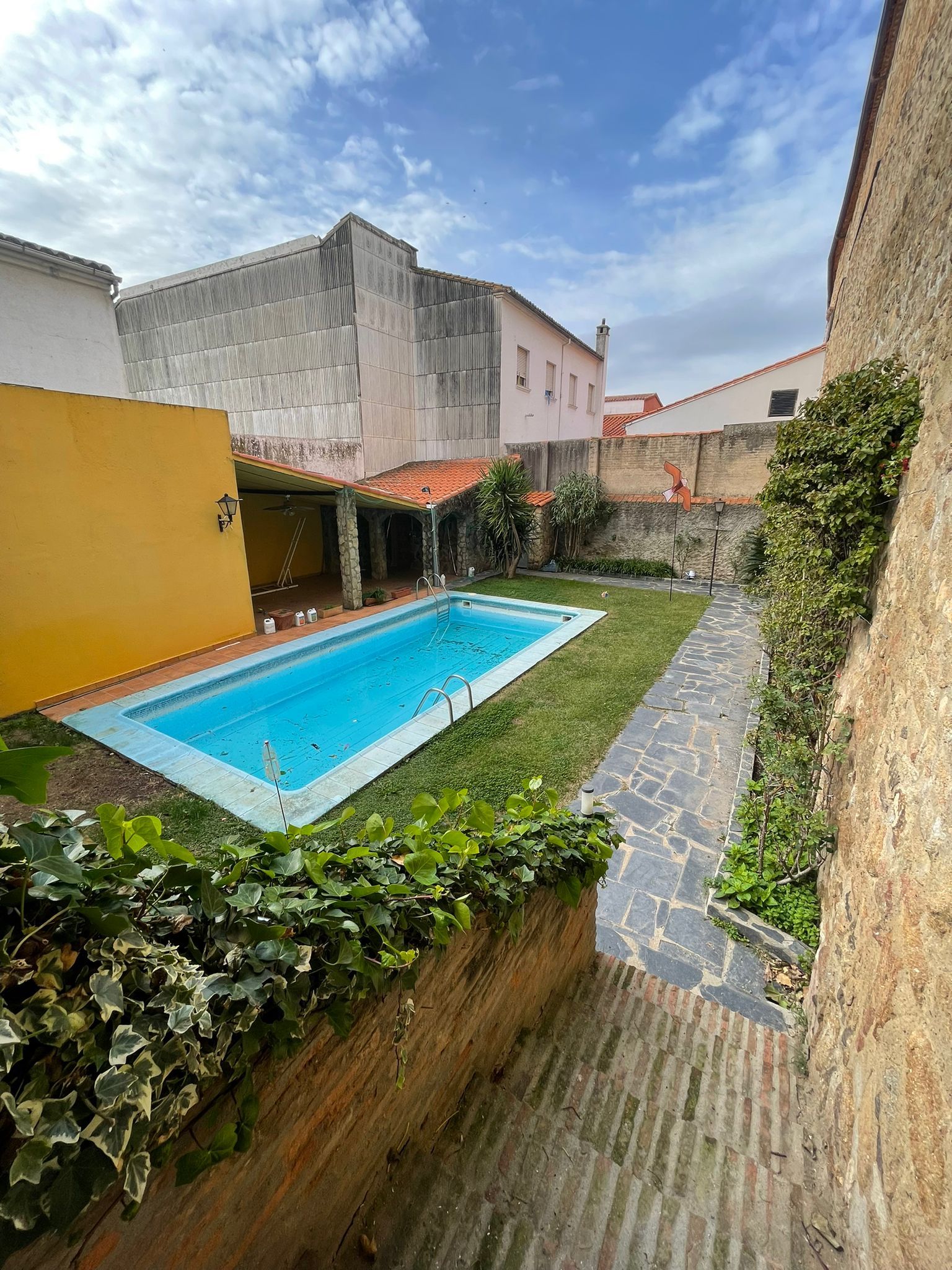 Swimming pool of House or chalet for sale in Plasencia  with Air Conditioner, Heating and Private garden