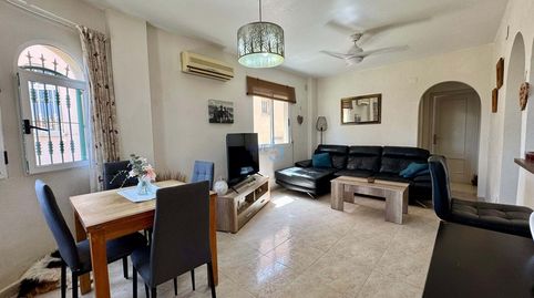 Esta hermosa villa independiente se encuentra en la codiciada zona de El Galán de Villamartín, y ofrece un diseño espacioso y vers, imatge 2