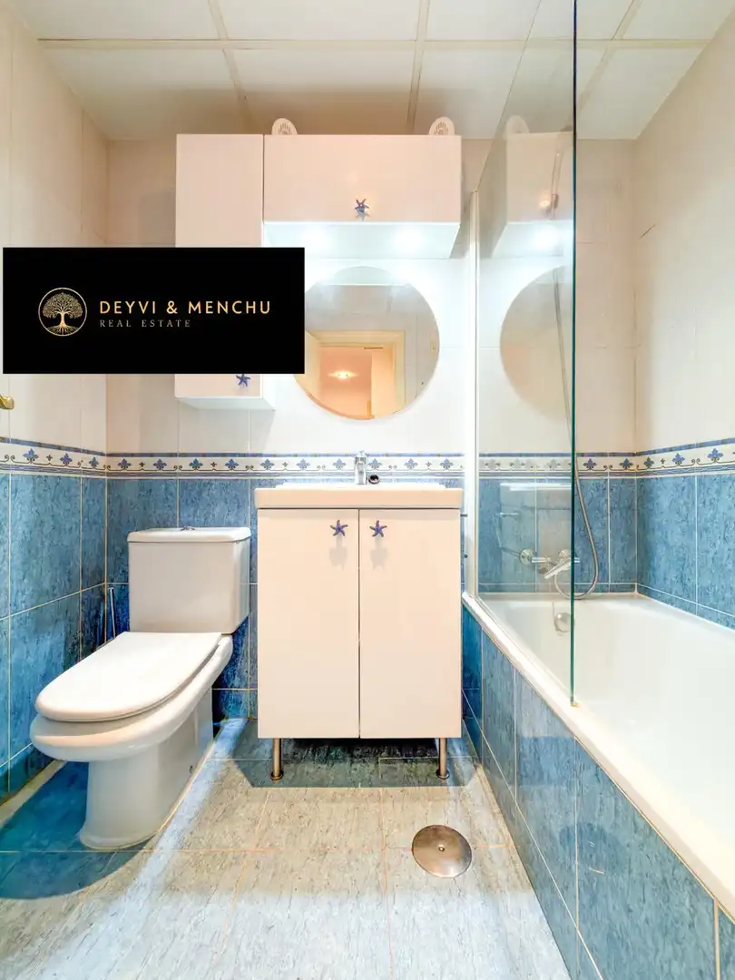 Bathroom of Flat for sale in Madrid  with Air Conditioner, Heating and Storage room
