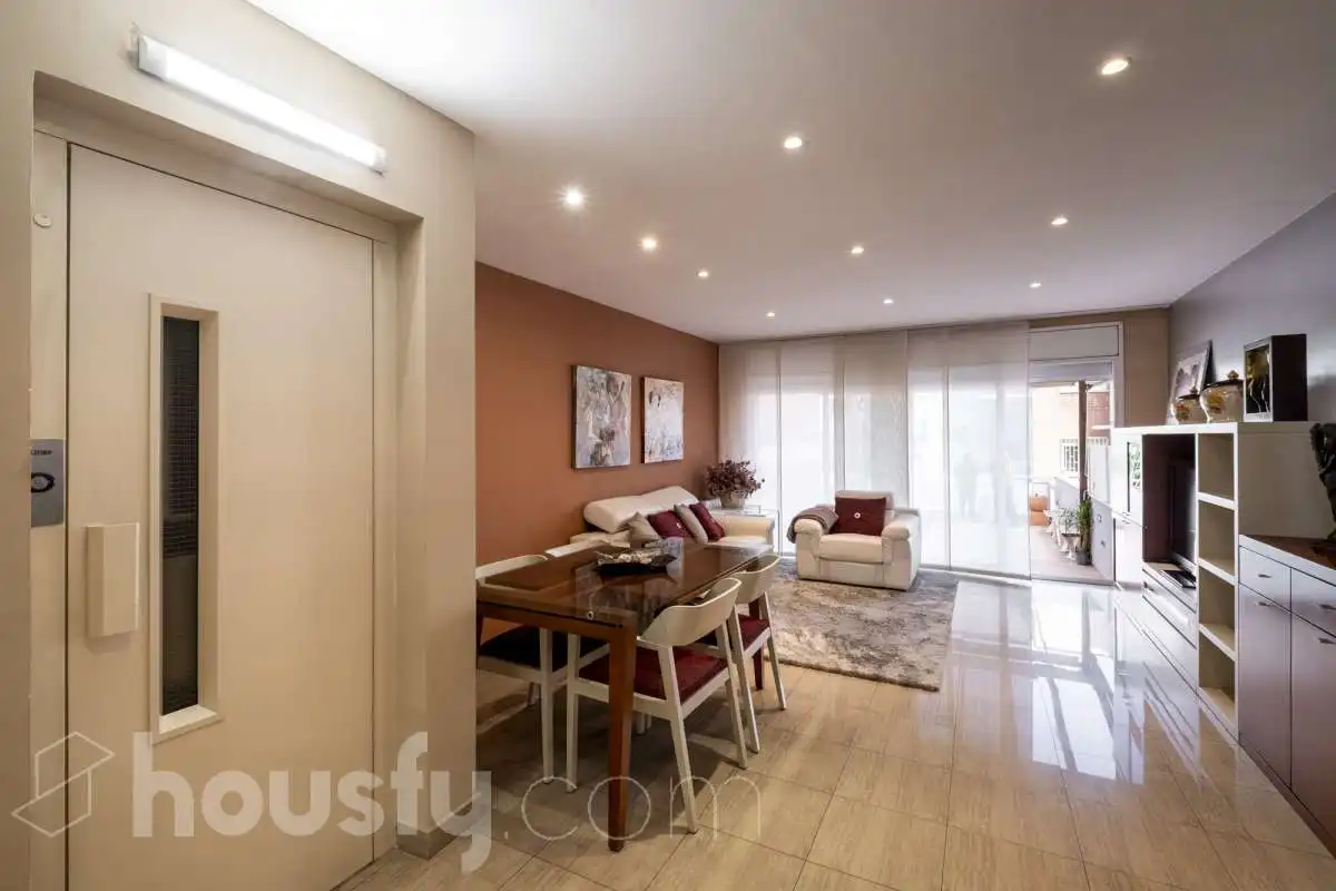 Sala de estar de Casa o chalet en venta en Barcelona con Aire acondicionado, Terraza y Trastero