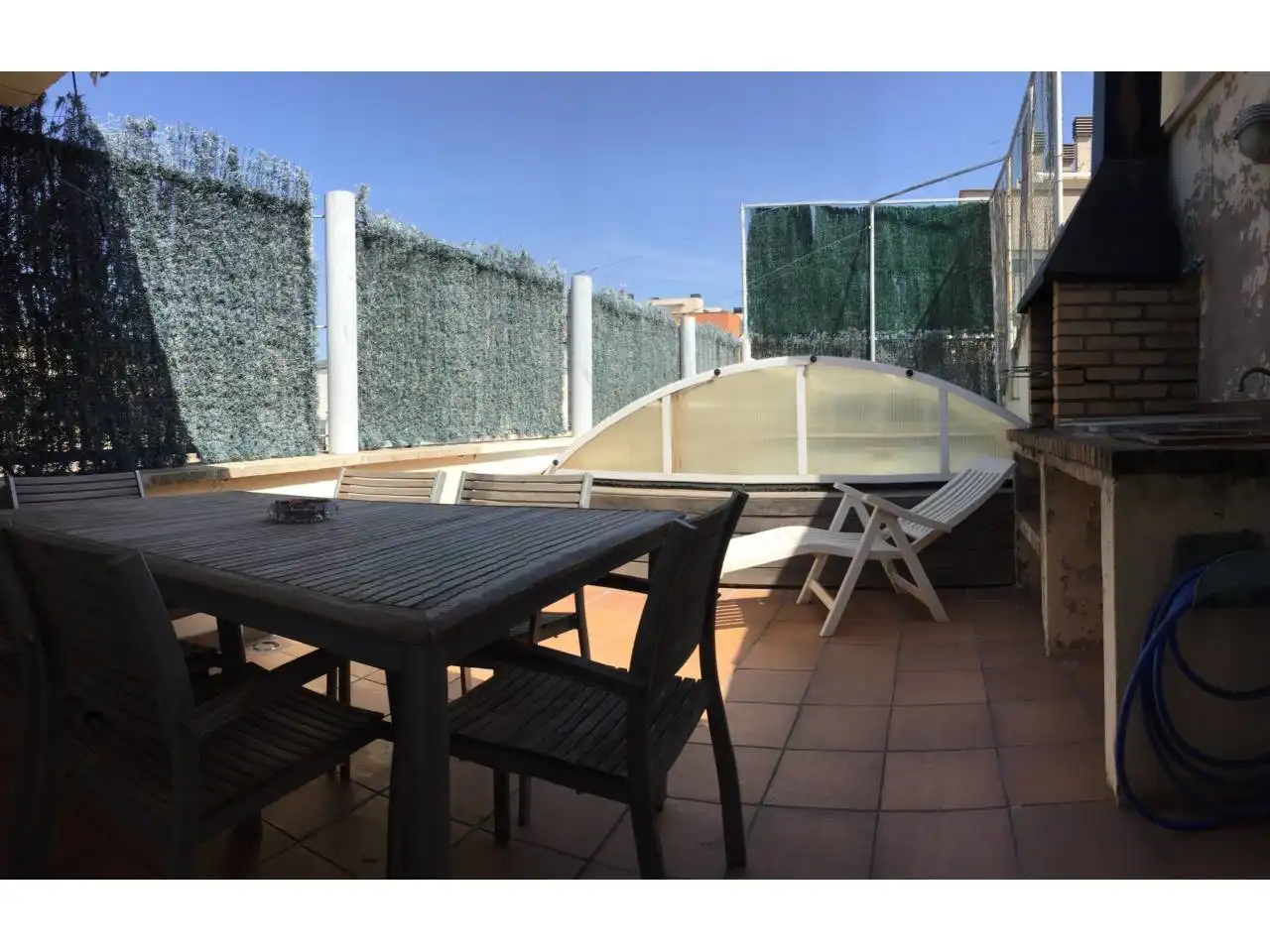 Terrasse von Einfamilien-Reihenhaus zum Verkauf in Terrassa mit Heizung, Terrasse und Schwimmbad