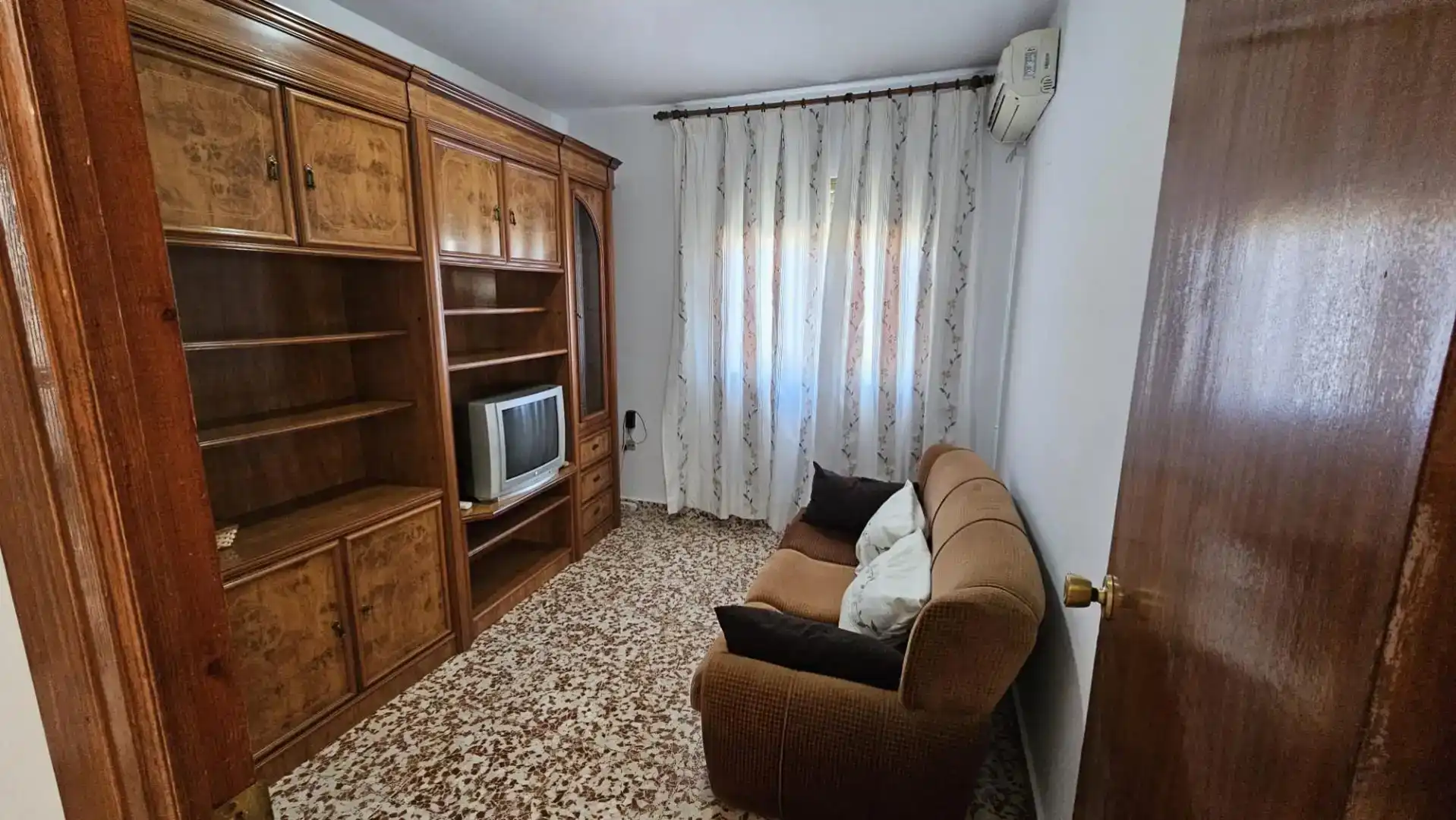 Sala d'estar de Finca rústica en venda en Monturque amb Aire condicionat, Moblat i Forn