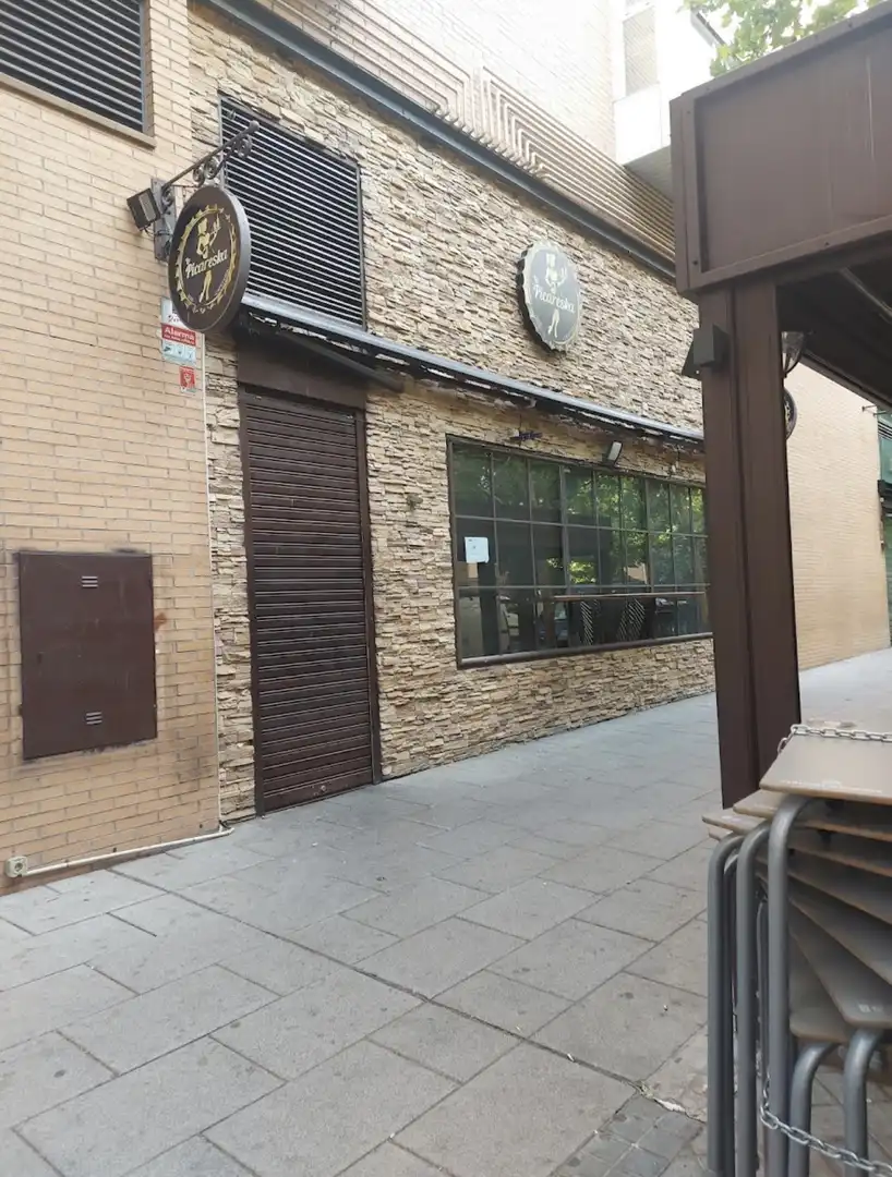 Vista exterior de Local en venda en Madrid amb Aire condicionat