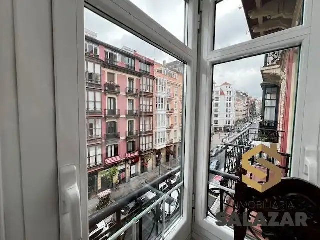 Vista exterior de Piso de alquiler en Bilbao  con Calefacción y Balcón