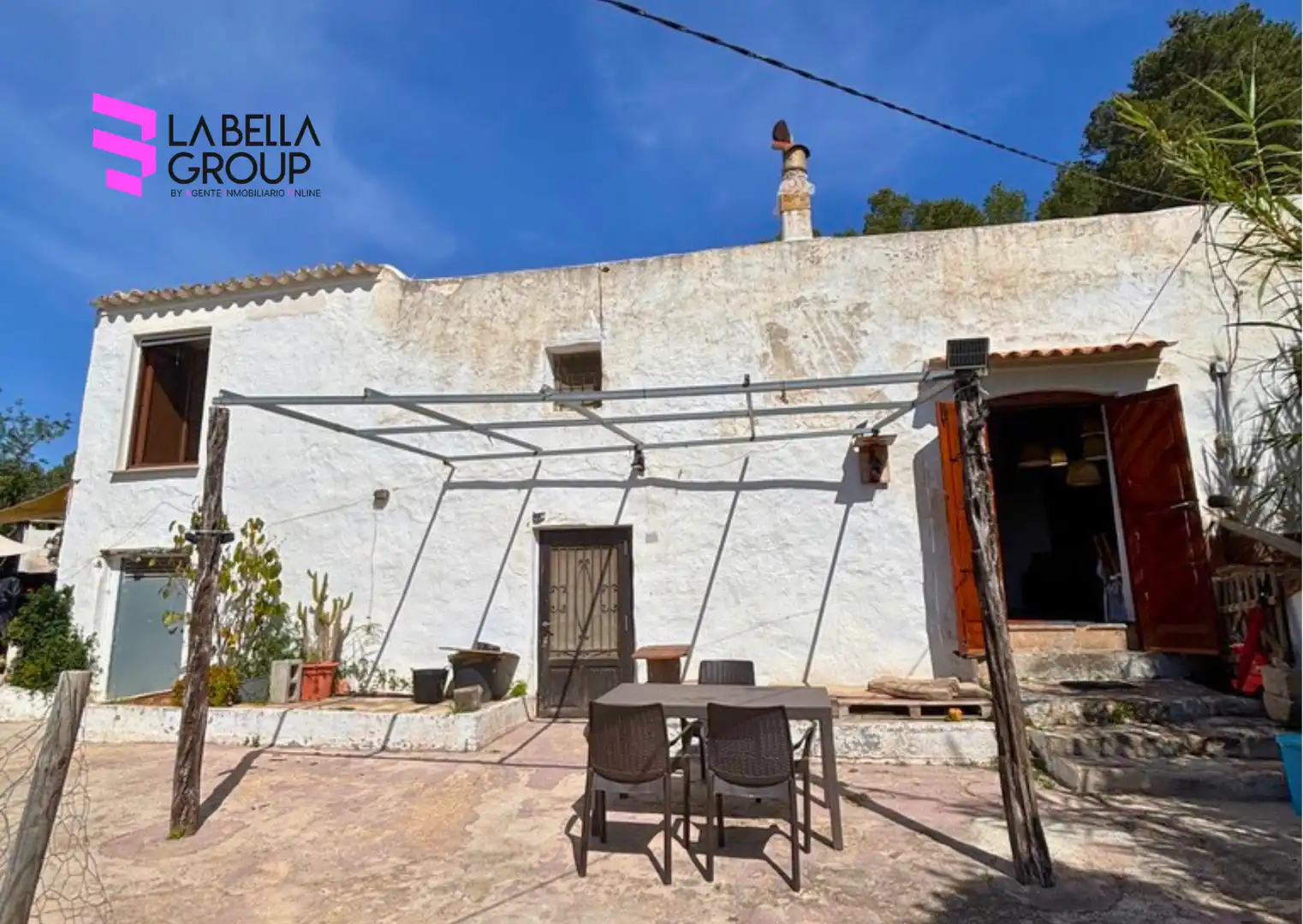 Vista exterior de Finca rústica en venda en Santa Eulària des Riu amb Aire condicionat, Jardí privat i Terrassa