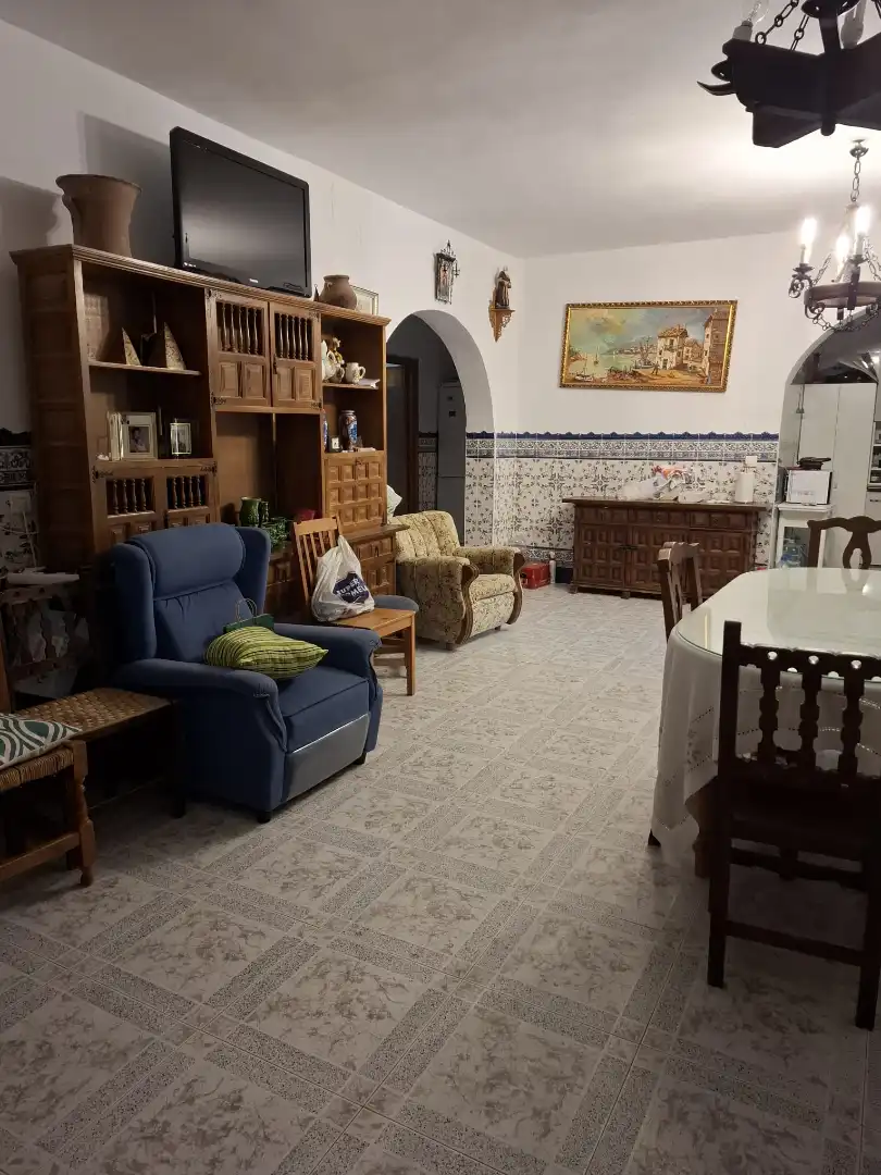Sala d'estar de Finca rústica en venda en Fuente de Piedra amb Jardí privat, Piscina i Moblat