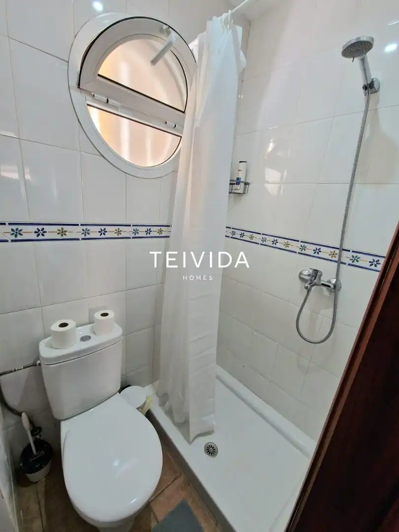 Baño de Dúplex de alquiler en Granadilla de Abona con Terraza, Amueblado y Horno