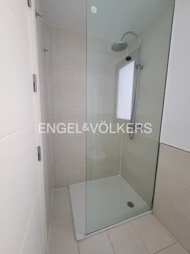 Baño de Piso en venta en Madrid con Calefacción y Piscina