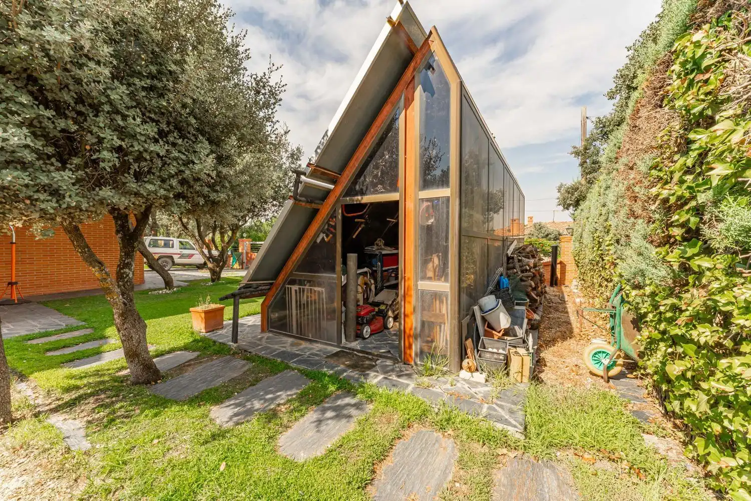 Vista exterior de Casa o chalet en venta en Nuevo Baztán con Aire acondicionado, Jardín privado y Terraza