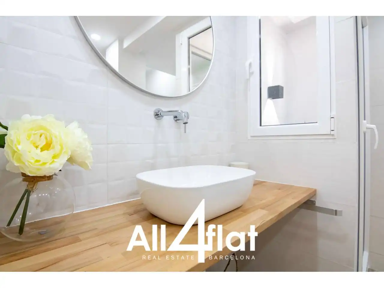 Badezimmer von Wohnung zur Miete in Barcelona mit Klimaanlage, Parkett und Möbliert