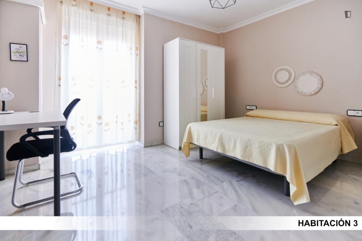 Dormitori de Apartament per a compartir en  Sevilla Capital amb Aire condicionat, Calefacció i Moblat
