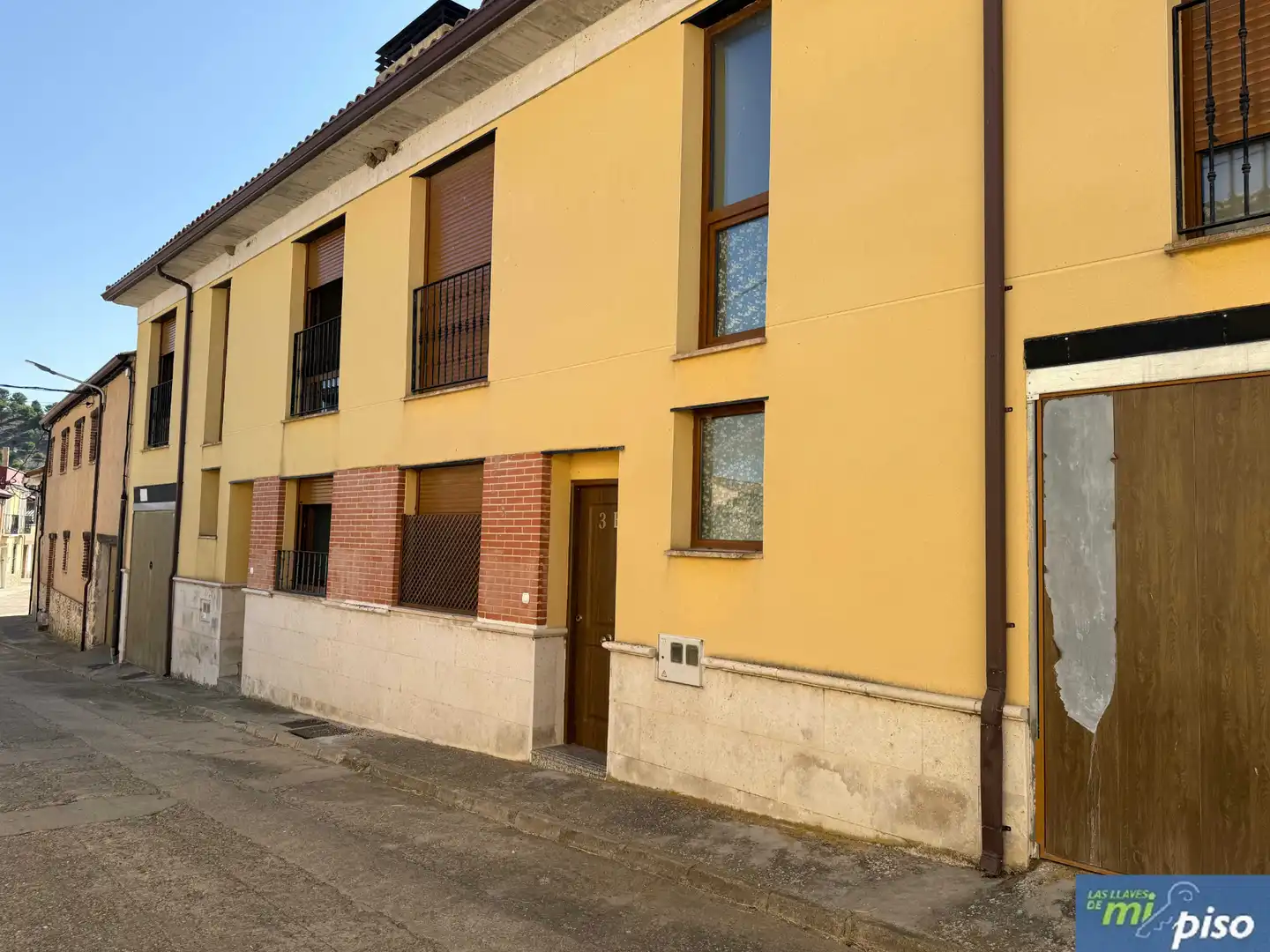 Vista exterior de Casa adosada en venda en Corcos amb Calefacció, Jardí privat i Parquet