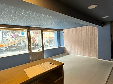 Business premises to rent in Mayor