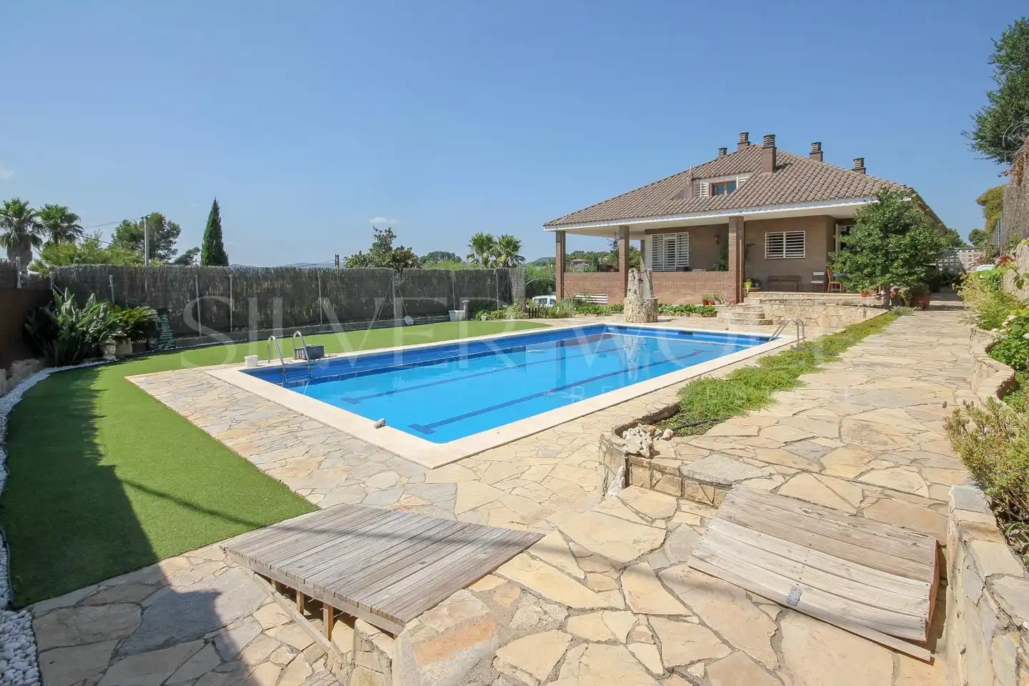 Casa con piscina en venta en De L'Ordal