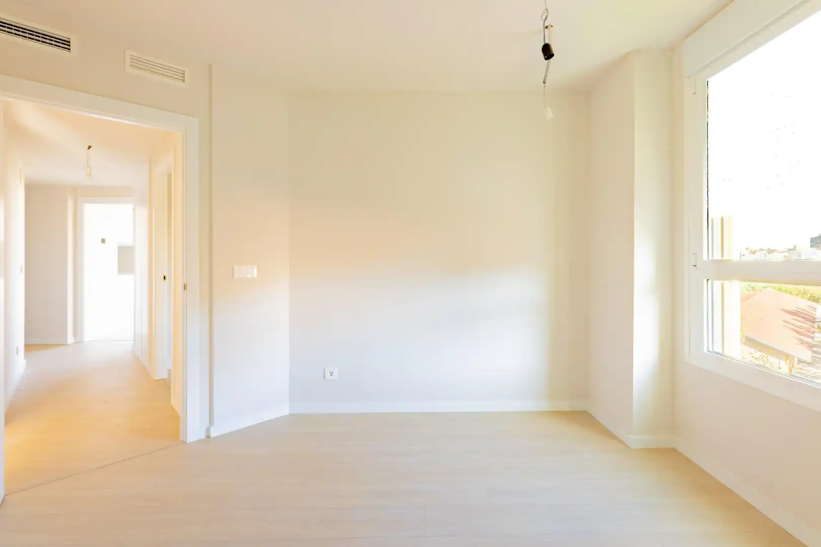 Schlafzimmer von Wohnung zur Miete in Valencia mit Klimaanlage, Heizung und Privatgarten