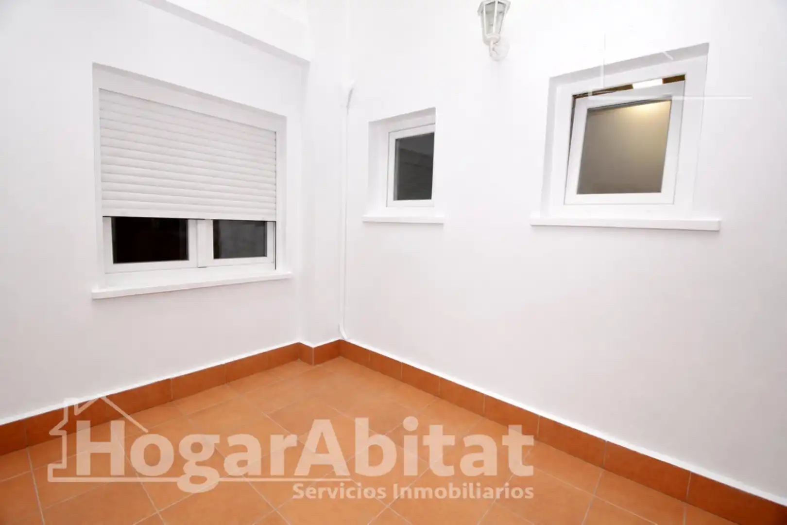 Habitación de Planta baja en venta en Burjassot con Aire acondicionado, Calefacción y Terraza