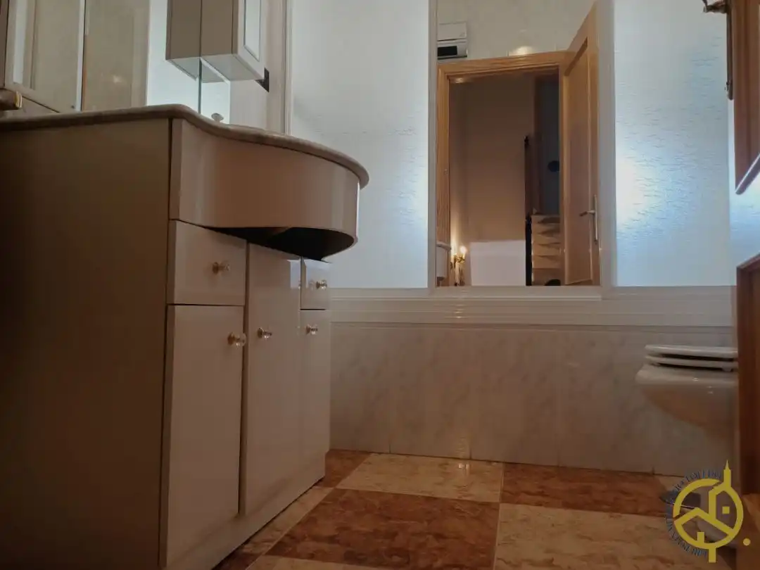 Bany de Casa o xalet en venda en El Viso de San Juan amb Aire condicionat, Calefacció i Jardí privat