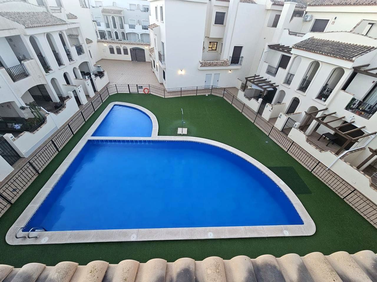 Piscina de Casa o xalet en venda en San Pedro del Pinatar amb Terrassa i Piscina comunitària