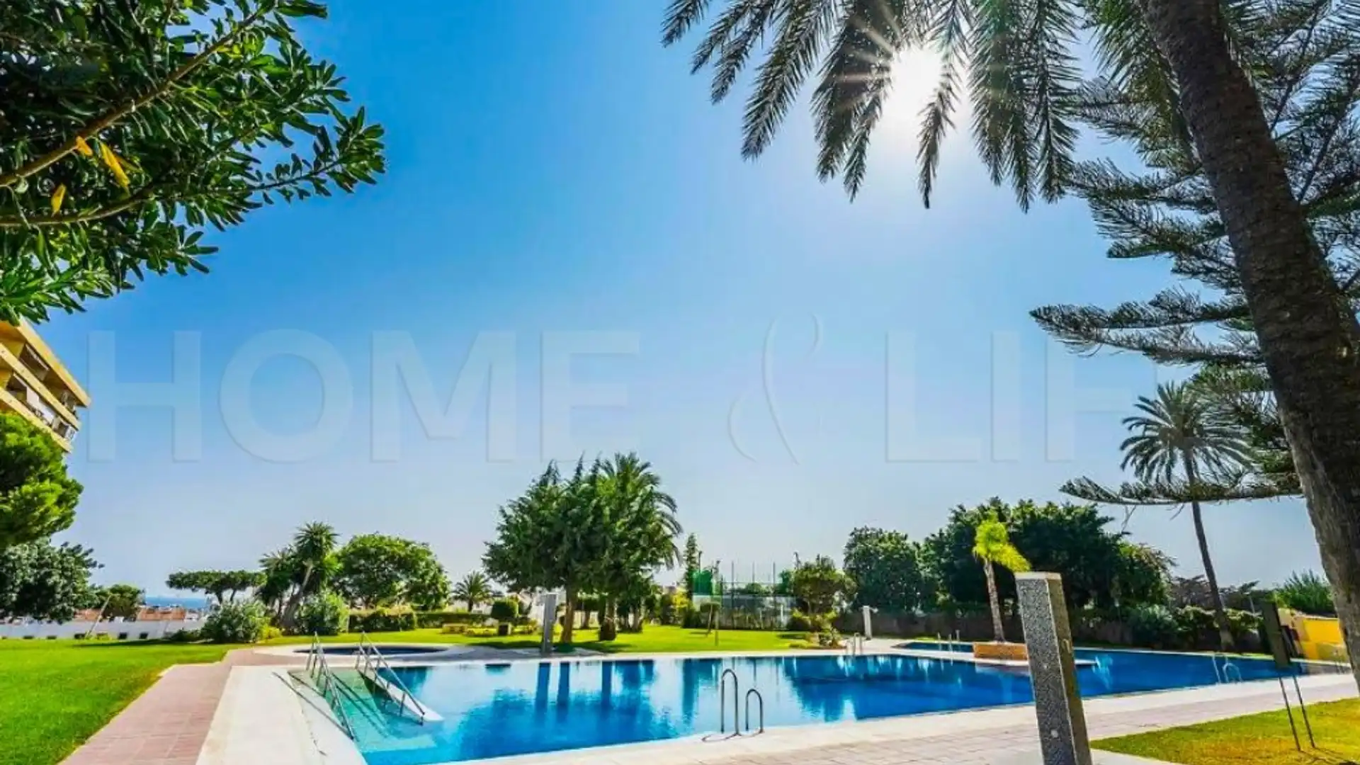 Piscina de Estudi en venda en Torremolinos amb Aire condicionat, Jardí privat i Piscina