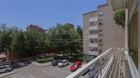 Foto 2 de Piso en venta en Calle de Cuart de Poblet, Lucero, Madrid Capital