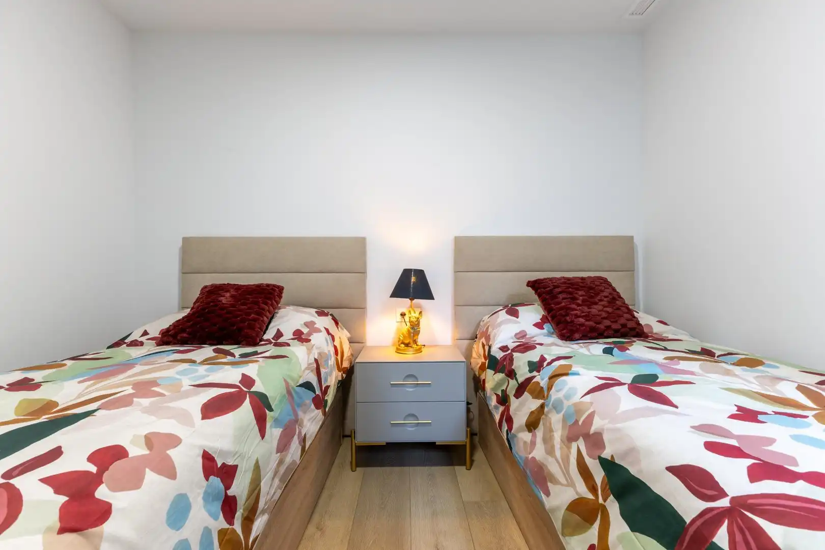 Habitación de Apartamento en venta en El Puig de Santa Maria con Aire acondicionado, Calefacción y Amueblado