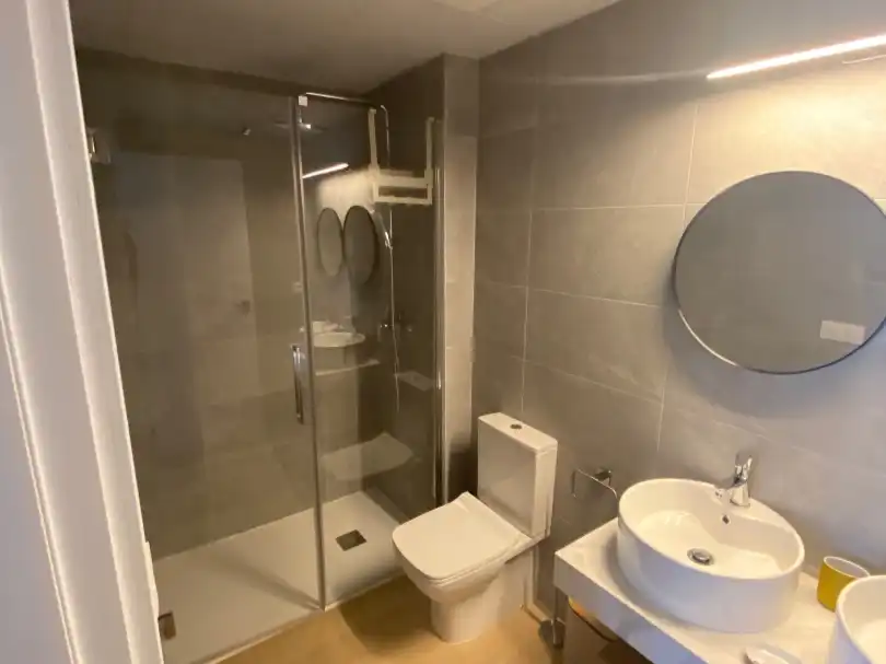 Badezimmer von Wohnung zur Miete in Sevilla mit Klimaanlage, Möbliert und Waschmaschine