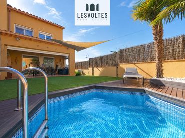 Maison mitoyenne avec jardin à vendre à calle de les Gavarres