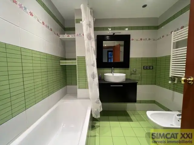 Baño de Piso en venta en Figueres con Aire acondicionado, Calefacción y Terraza