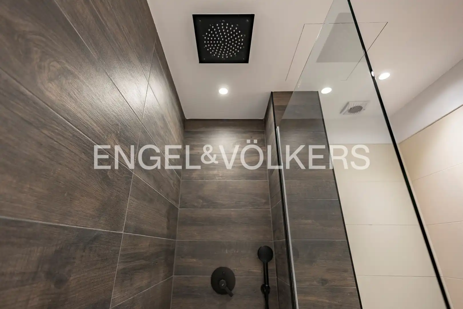 Bathroom of Apartments for sale in Sant Cugat del Vallès  with Air Conditioner, Heating and Private garden