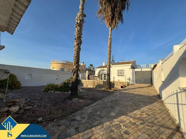 Detached house with pool for sale in Zona Carrefour - Urbanizaciones